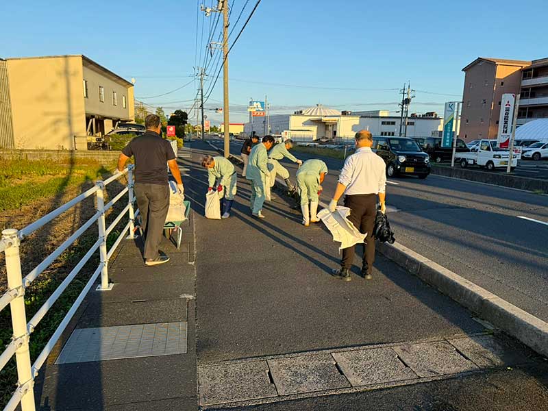 ボランティアの様子 作業中(西側から)