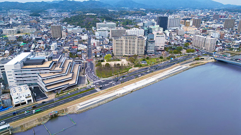 松江湖畔公園（千鳥南公園）松江市役所前エリア　水辺ステージ